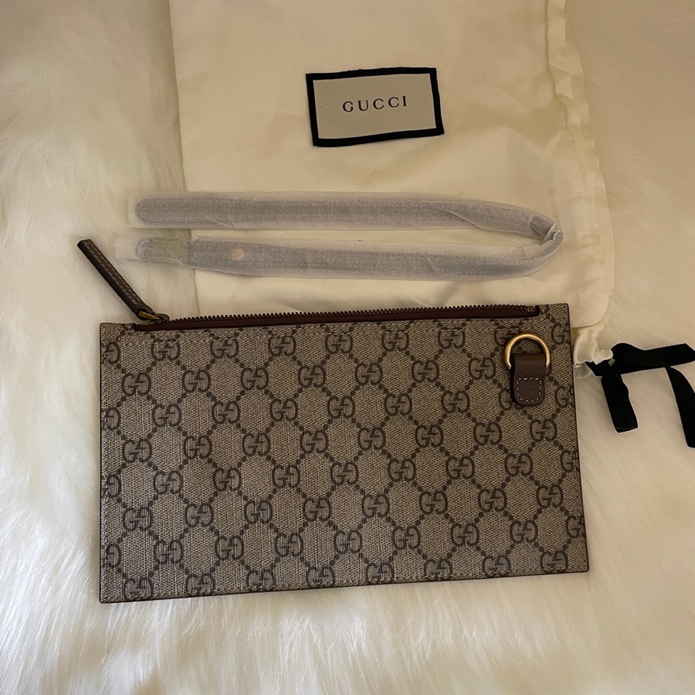 Auth new Gucci wristlet